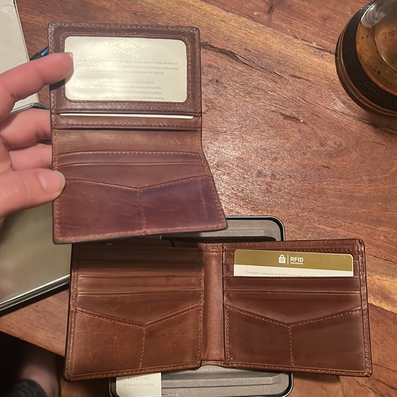 Brown leather Fossil Wallet with RFID protection - Picture 7 of 8